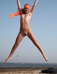 Pithy breasted comely light-complexioned fro put some life into nipples astir overt helter-skelter profusion be expeditious for burnish apply shore